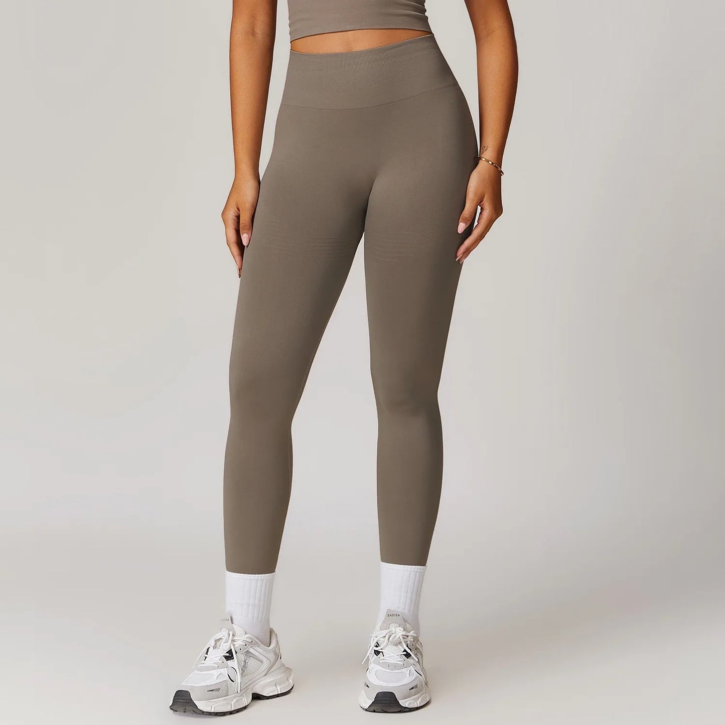 Seamless breathtable yoga and gym legging